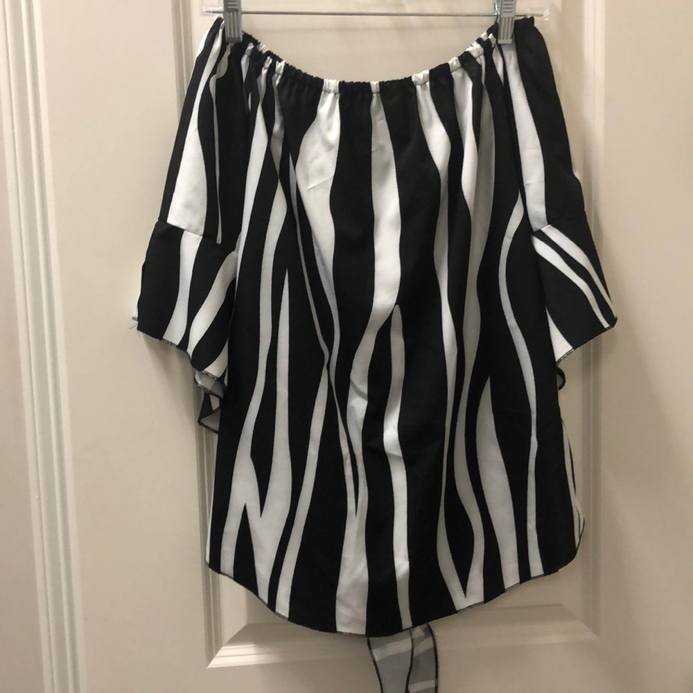 2/$30 Margeaux - Black & White Off Shoulder Blouse Size M | Tie Front Top - Picture 6 of 6
